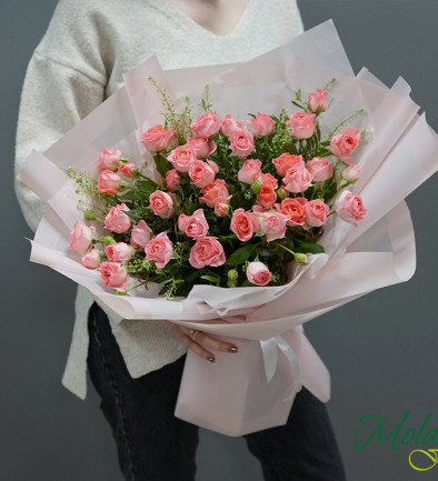 Delicate bouquet of spray roses "Belle Femme" photo 394x433